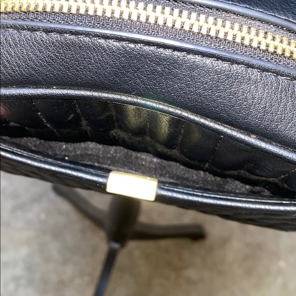 Black faux leather crossbody with gold chain - Picture 9 of 9